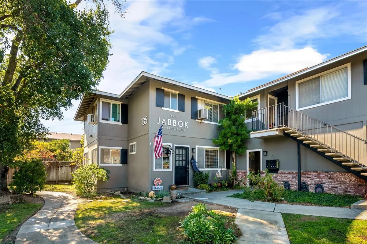 135 Carlton