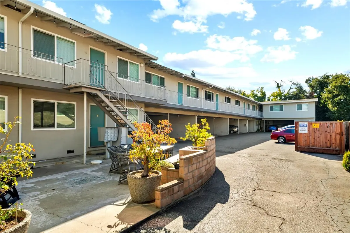 1339 Park Dr